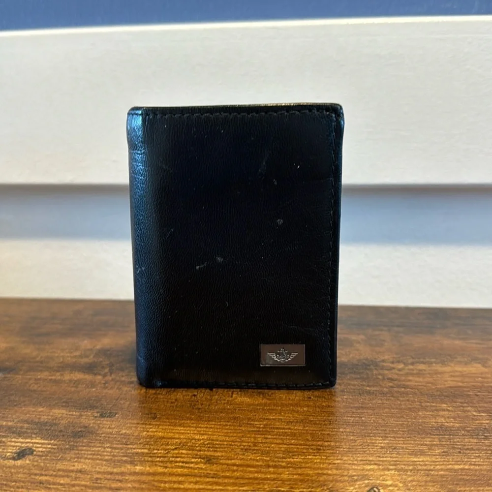 Men’s Docker’s Leather Wallet- black broken in light weight